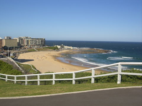 Newcastle Beach - Sydneys Hotel 0