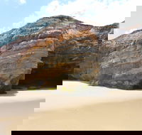 Shelley Caves - Sydneys Hotel