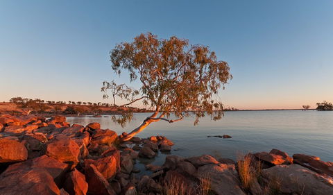 Peery Lake - Sydneys Hotel 0