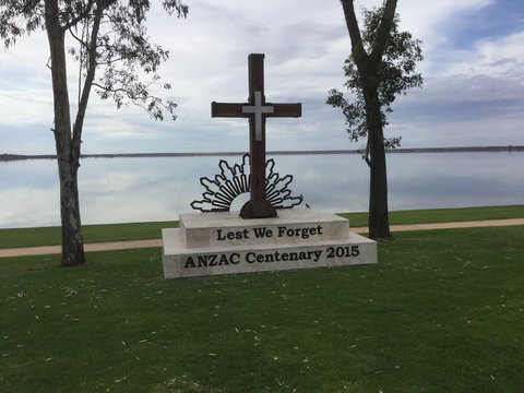 Anzac Centenary Cross - Sydneys Hotel 0
