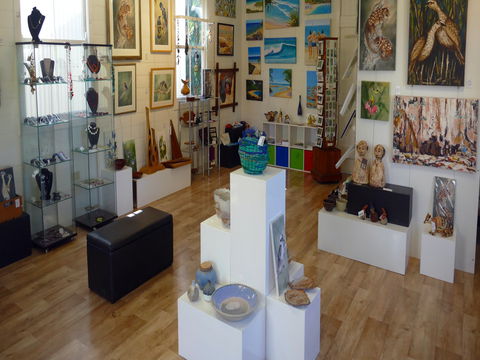 Cardwell Gallery And Gift Shop - Sydneys Hotel 1