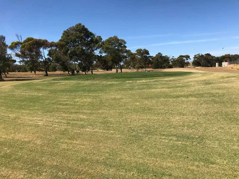 Streaky Bay Golf Club - Sydneys Hotel 2
