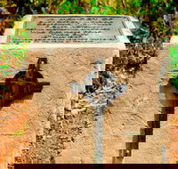 Avro Anson A4-4 Memorial - Sydneys Hotel