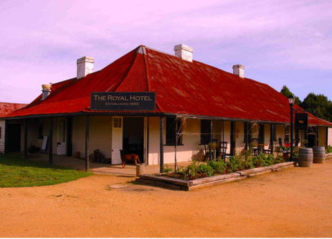 Gundaroo - Sydneys Hotel 0