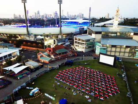 Mov'in Bed - Sydneys Hotel 0