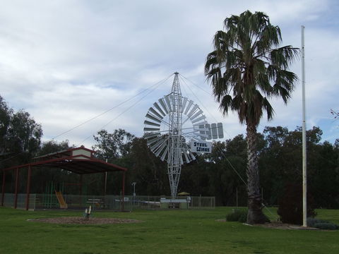 Luke Park And Jerilderie Lake - Sydneys Hotel 1