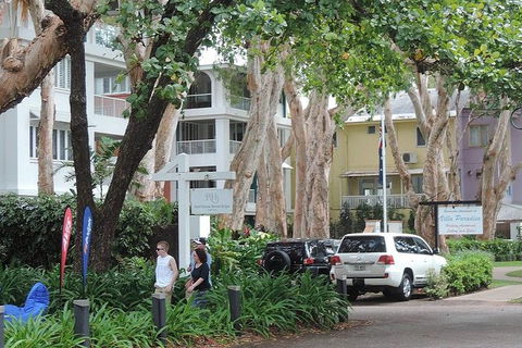 Airport Transfer - Palm Cove, Kewarra Beach & Trinity Beach To Cairns Airport - Sydneys Hotel 6