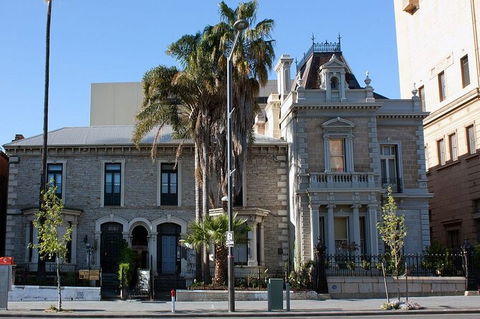 Adelaide Airport Transfers : Adelaide City To Airport ADL In Business Car - Sydneys Hotel 3