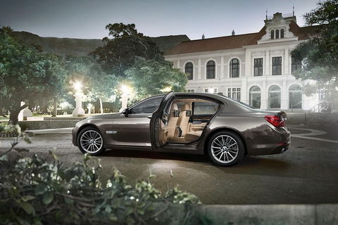 BMW Car Melbourne Airport To CBD - Sydneys Hotel 3