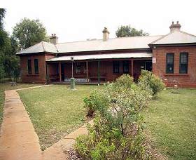  Sydneys Hotel