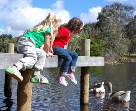 Vasse River And Rotary Park - Sydneys Hotel 0