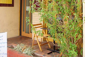 Kari Guru - Sydneys Hotel 0