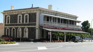 Royal Arms Hotel - Sydneys Hotel 0