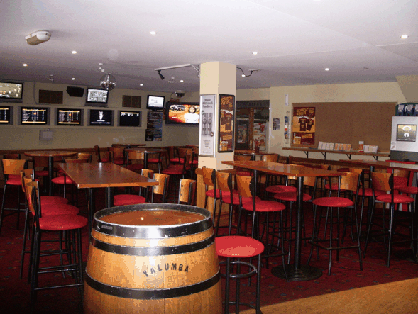 Mermaid Beach Tavern - Sydneys Hotel 3