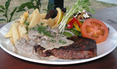 Fairways Tavern - Sydneys Hotel 1