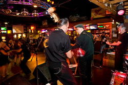 Mustang Bar - Sydneys Hotel 3