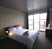 St Kilda Beach House - Sydneys Hotel