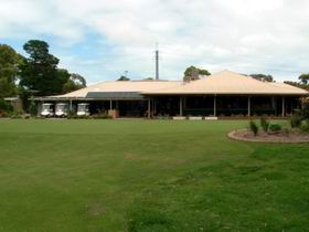 Thaxted Park Golf Club - Sydneys Hotel 0