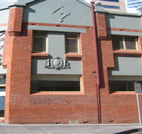 Elm's Family Hotel - Sydneys Hotel