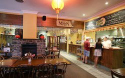 Albion Park Hotel - Sydneys Hotel 2