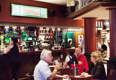 O'Malley's Irish Pub - Sydneys Hotel 2