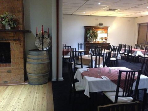 Moyhu Hotel - Sydneys Hotel 2