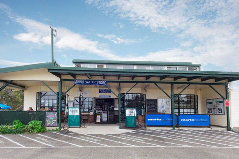 Minnie Water Store - Sydneys Hotel 3