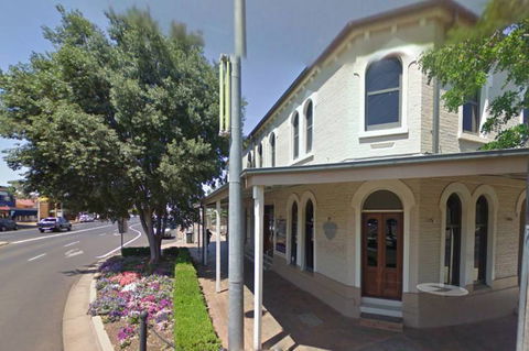 Milestone Hotel - Sydneys Hotel 0