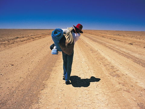 A Portrait Of Australia: Stories Through The Lens Of Australian Geographic - Sydneys Hotel 0