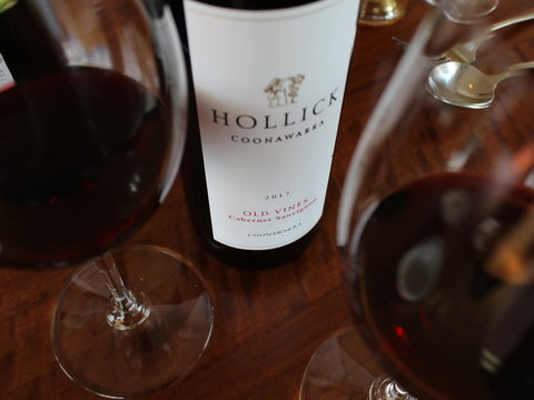 FOUR & TWENTY BLACKBIRDS - Sydneys Hotel 2