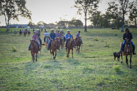 Night Horse Ride And Dinner - Sydneys Hotel 1