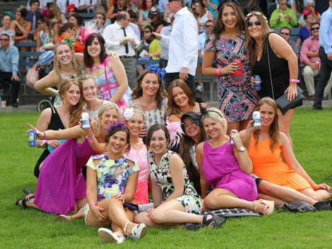 Albury Racing Club Boxing Day Races - Sydneys Hotel 2