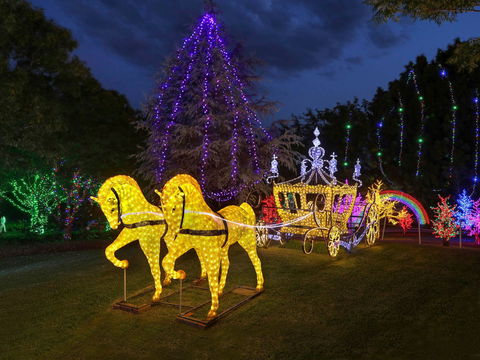 Christmas Lights Spectacular At Hunter Valley Gardens - Sydneys Hotel 2