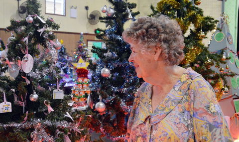 Mount Morgan Christmas Tree Festival - Sydneys Hotel 1