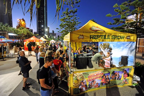 Surfers Paradise Beachfront Markets - Sydneys Hotel 0