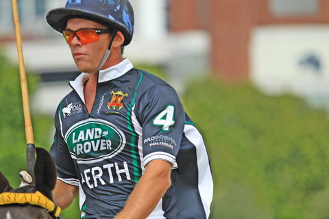 Land Rover Polo In The City - Sydneys Hotel 1
