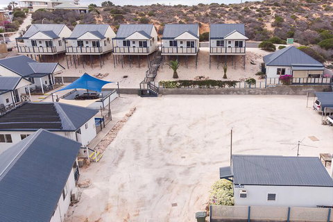 Oceanside Village - Sydneys Hotel 7