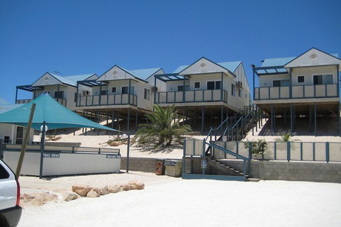 Oceanside Village - Sydneys Hotel 5
