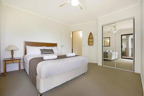 Whale Watch Ocean Beach Resort - Sydneys Hotel 2