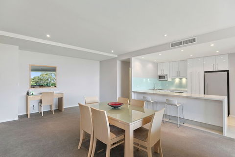 Akama Resort - Sydneys Hotel 2