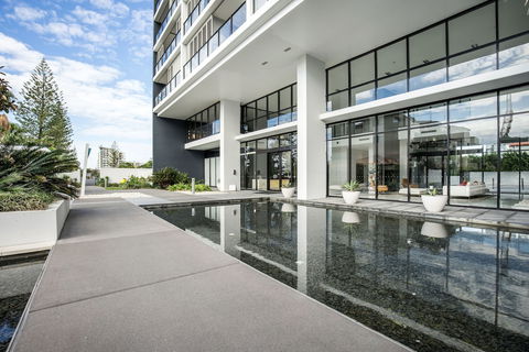 Ultra Broadbeach - Sydneys Hotel 0