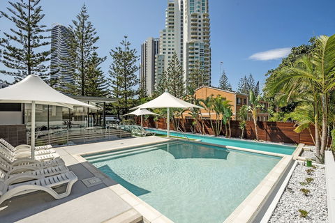 Ultra Broadbeach - Sydneys Hotel 1