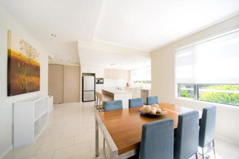 Summit Apartments Airlie Beach - Sydneys Hotel 5