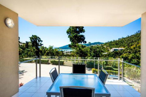 Summit Apartments Airlie Beach - Sydneys Hotel 2