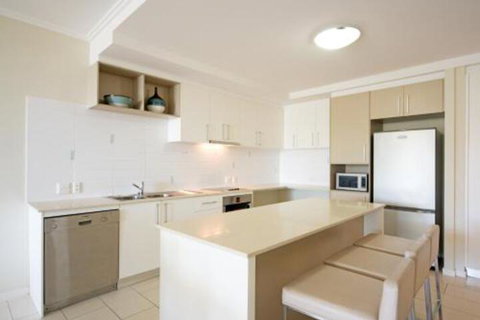 Summit Apartments Airlie Beach - Sydneys Hotel 6