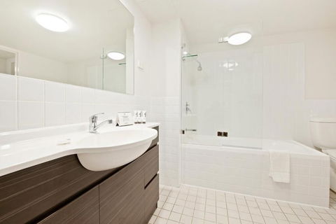 Quest Newcastle - Sydneys Hotel 6