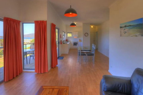 Driftwood Cottages - Sydneys Hotel 1