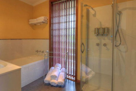 Driftwood Cottages - Sydneys Hotel 5