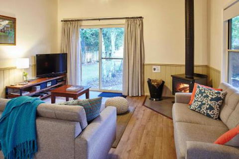 Alpine Valley Cottages - Sydneys Hotel 6