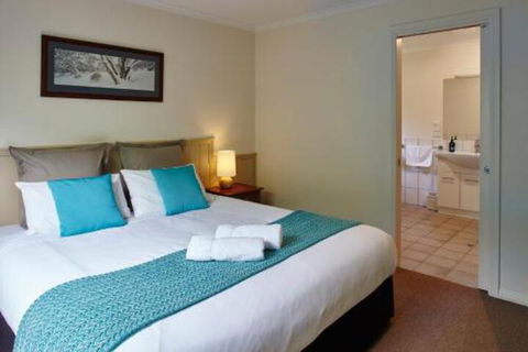 Alpine Valley Cottages - Sydneys Hotel 2
